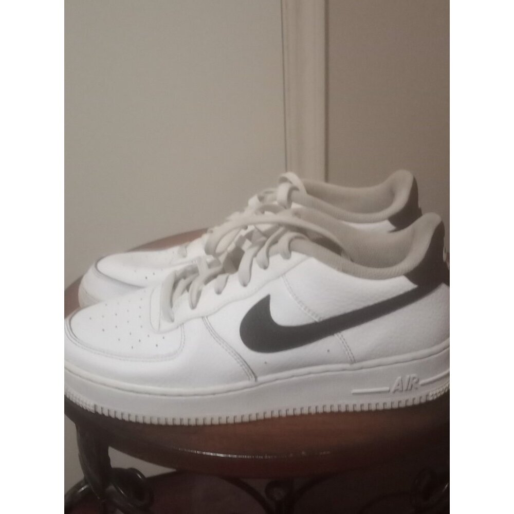 Kid's Size 7y / Women's Size 8.5 Nike Air Force 1 (GS) White Black CT3839-100 - Picture 9 of 13